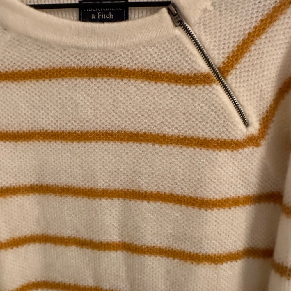 Abercrombie & Fitch Mustard Gold Striped Zipper Neck Knit Sweater Size Small - Picture 3 of 4